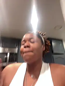 HEARTBREAKBRE online show from April 19, 2026, 2:45 am