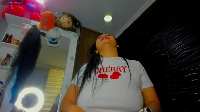 Snapshot of Pocahontas_d chatting on January 17, 2026, 3:37 pm Pocahontas d online show from January 17, 2026, 3:37 pm