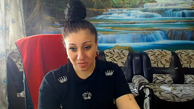 MoistMady online show from April 15, 2026, 12:10 pm