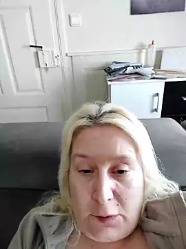 Snapshot of GeileEstelle chatting on March 10, 2025, 8:17 am GeileEstelle online show from March 10, 2025, 8:17 am