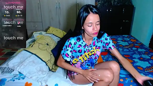 Snapshot of Mia_sexy18_ chatting on November 26, 2025, 2:00 am Mia sexy18 online show from November 26, 2025, 2:00 am