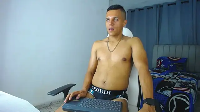 Snapshot of DavidAngell7 chatting on January 30, 2025, 4:58 am DavidAngell7 online show from January 30, 2025, 4:58 am