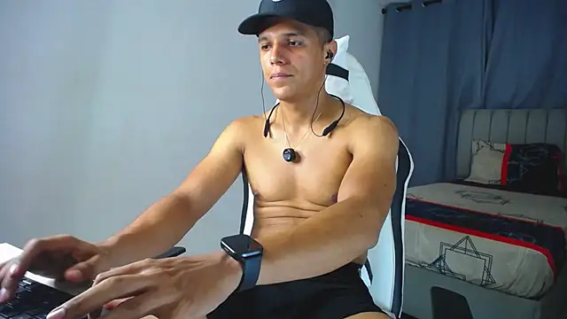 Snapshot of DavidAngell7 chatting on October 4, 2025, 4:58 am DavidAngell7 online show from October 4, 2025, 4:58 am