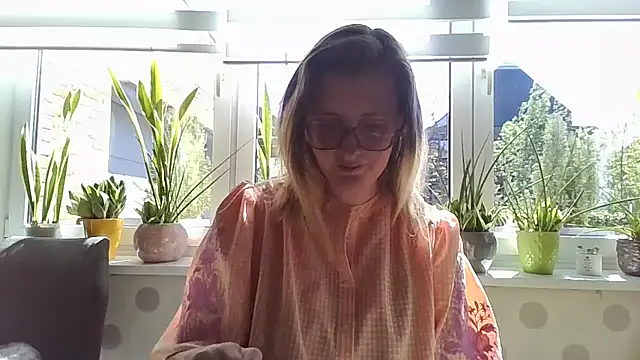 Snapshot of LiquidLeonie chatting on April 22, 2026, 9:38 am LiquidLeonie online show from April 22, 2026, 9:38 am