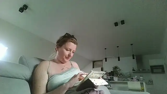 Snapshot of LiquidLeonie chatting on May 3, 2026, 6:51 am LiquidLeonie online show from May 3, 2026, 6:51 am