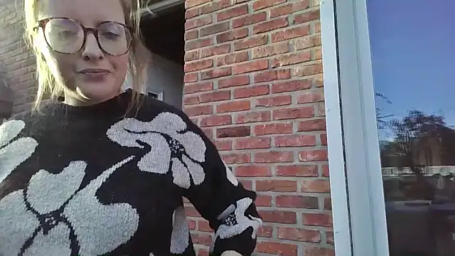 Snapshot of LiquidLeonie chatting on March 26, 2026, 6:44 am LiquidLeonie online show from March 26, 2026, 6:44 am
