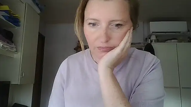 Snapshot of LiquidLeonie chatting on May 31, 2026, 9:15 am LiquidLeonie online show from May 31, 2026, 9:15 am