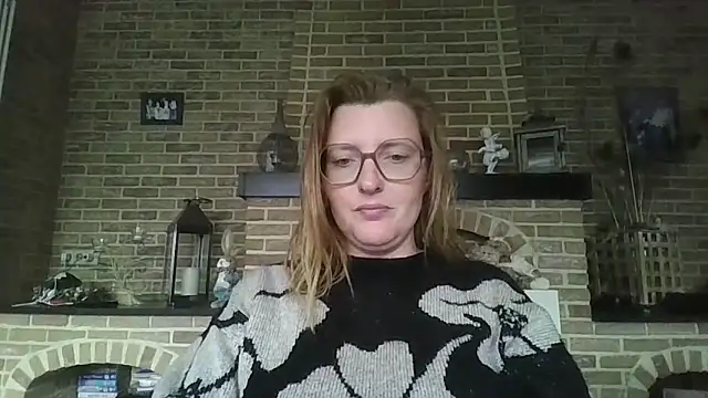 Snapshot of LiquidLeonie chatting on May 10, 2026, 5:00 am LiquidLeonie online show from May 10, 2026, 5:00 am