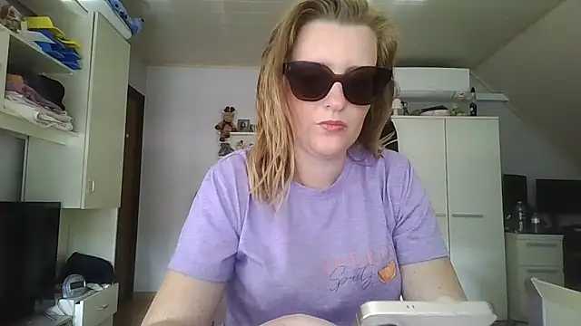 Snapshot of LiquidLeonie chatting on May 29, 2026, 7:47 am LiquidLeonie online show from May 29, 2026, 7:47 am