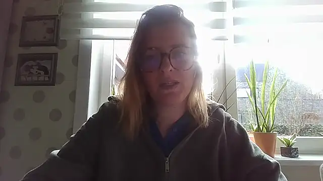Snapshot of LiquidLeonie chatting on March 20, 2026, 7:53 am LiquidLeonie online show from March 20, 2026, 7:53 am