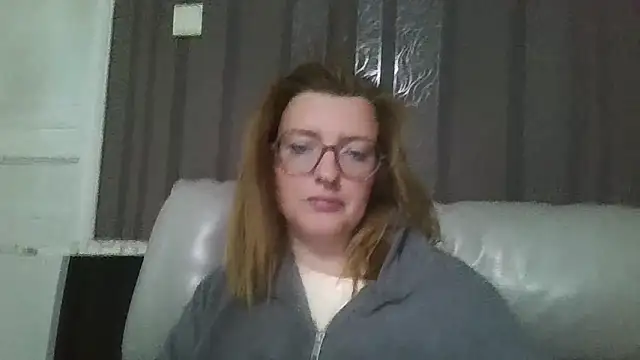 Snapshot of LiquidLeonie chatting on May 19, 2026, 2:18 am LiquidLeonie online show from May 19, 2026, 2:18 am