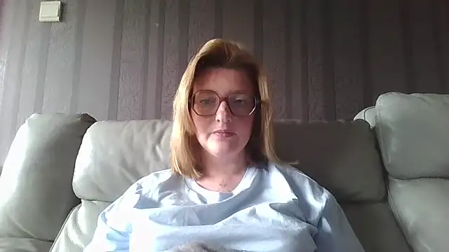 Snapshot of LiquidLeonie chatting on June 3, 2026, 1:12 pm LiquidLeonie online show from June 3, 2026, 1:12 pm