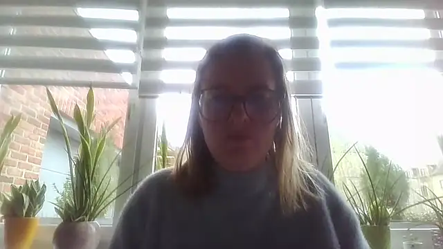 Snapshot of LiquidLeonie chatting on March 27, 2026, 3:24 pm LiquidLeonie online show from March 27, 2026, 3:24 pm
