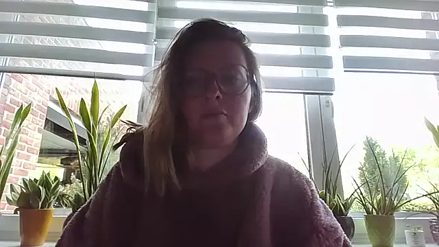 Snapshot of LiquidLeonie chatting on April 27, 2026, 3:54 pm LiquidLeonie online show from April 27, 2026, 3:54 pm