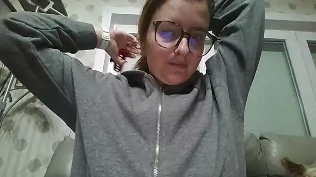 Snapshot of LiquidLeonie chatting on March 18, 2026, 5:32 am LiquidLeonie online show from March 18, 2026, 5:32 am