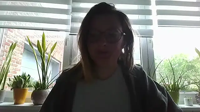 Snapshot of LiquidLeonie chatting on May 5, 2026, 7:00 am LiquidLeonie online show from May 5, 2026, 7:00 am