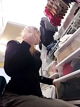 AmethystFoxx online show from November 19, 2025, 10:21 pm