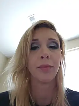 AmethystFoxx online show from May 15, 2026, 5:11 pm