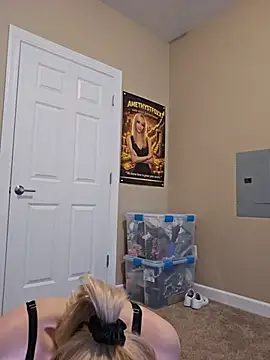 AmethystFoxx online show from May 17, 2026, 5:57 pm