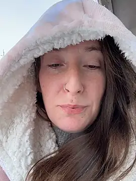 Mini And The Bear online show from February 21, 2026, 3:58 pm