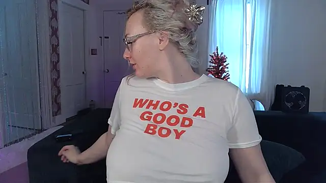 ashleyblaydex online show from December 3, 2025, 8:08 pm