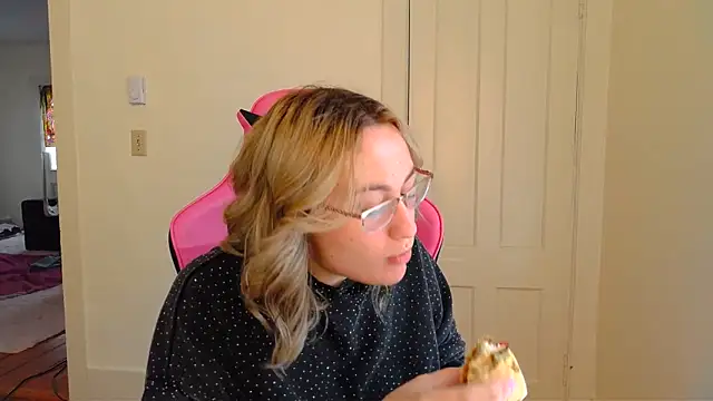 ashleyblaydex online show from April 4, 2026, 9:10 pm