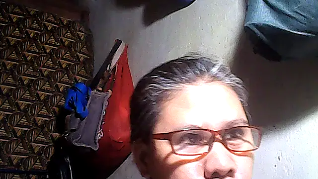 sweetsosie18 online show from May 28, 2026, 10:43 am