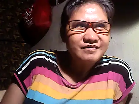 sweetsosie18 online show from May 16, 2026, 11:42 am