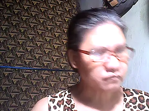 sweetsosie18 online show from May 17, 2026, 3:45 pm