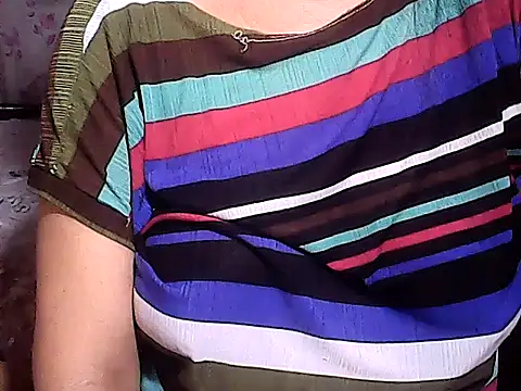 sweetsosie18 online show from October 18, 2025, 12:40 pm