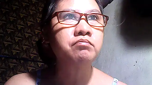 sweetsosie18 online show from May 11, 2026, 8:28 pm