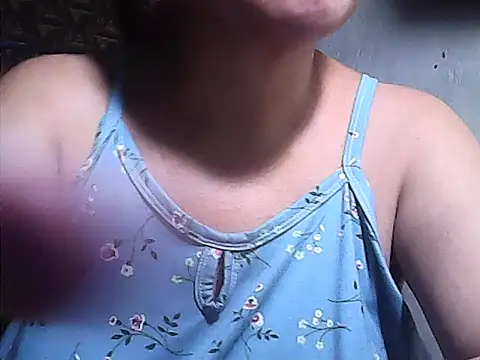 sweetsosie18 online show from May 15, 2026, 10:57 am