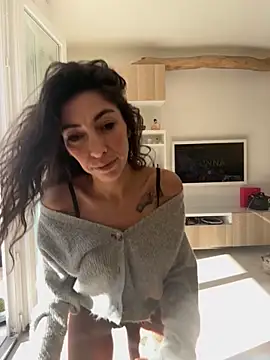 Snapshot of amanilouve chatting on February 9, 2026, 10:57 am amanilouve online show from February 9, 2026, 10:57 am