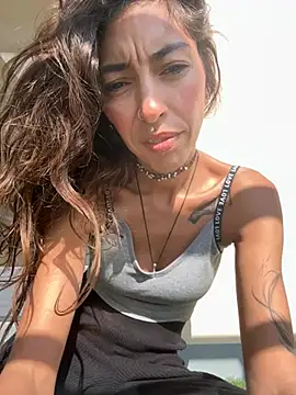 Snapshot of amanilouve chatting on March 15, 2026, 1:18 pm amanilouve online show from March 15, 2026, 1:18 pm