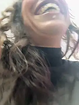 Snapshot of amanilouve chatting on March 13, 2026, 12:10 pm amanilouve online show from March 13, 2026, 12:10 pm