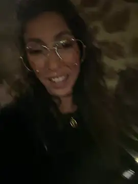 Snapshot of amanilouve chatting on April 13, 2026, 9:41 pm amanilouve online show from April 13, 2026, 9:41 pm