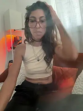 Snapshot of amanilouve chatting on March 28, 2026, 10:27 am amanilouve online show from March 28, 2026, 10:27 am