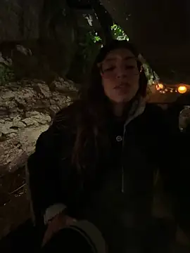 Snapshot of amanilouve chatting on April 15, 2026, 10:10 pm amanilouve online show from April 15, 2026, 10:10 pm