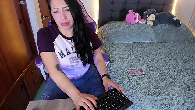 Snapshot of saphira_owen chatting on March 11, 2025, 11:37 pm saphira owen online show from March 11, 2025, 11:37 pm
