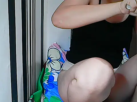 Snapshot of innocently_yours chatting on February 7, 2025, 2:29 am innocently yours online show from February 7, 2025, 2:29 am