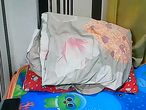 Snapshot of innocently_yours chatting on February 1, 2025, 11:48 pm innocently yours online show from February 1, 2025, 11:48 pm