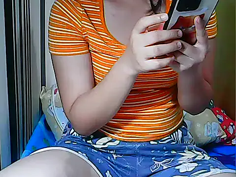 Snapshot of innocently_yours chatting on February 4, 2025, 7:07 am innocently yours online show from February 4, 2025, 7:07 am