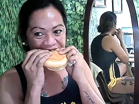 yummy 21xxx online show from September 18, 2025, 1:30 am