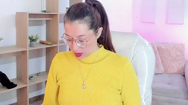 Snapshot of Antonnella_3 chatting on October 4, 2025, 12:17 pm Antonnella 3 online show from October 4, 2025, 12:17 pm