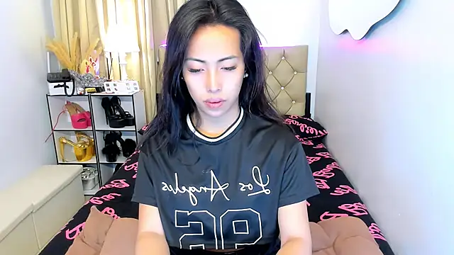 reighnempress online show from February 28, 2025, 1:58 am