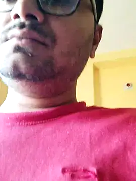 Snapshot of Honestguy100 chatting on November 8, 2025, 5:22 am Honestguy100 online show from November 8, 2025, 5:22 am