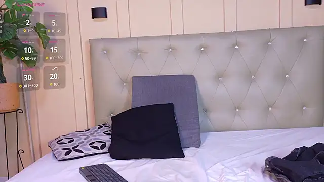 nicol snow online show from March 25, 2026, 7:35 pm