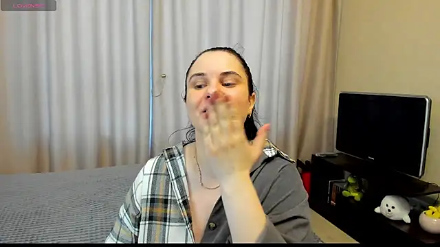 Snapshot of AlanaBrox chatting on May 23, 2026, 4:06 pm AlanaBrox online show from May 23, 2026, 4:06 pm