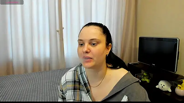 Snapshot of AlanaBrox chatting on May 18, 2026, 10:42 am AlanaBrox online show from May 18, 2026, 10:42 am