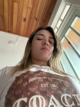 Snapshot of Sarita-candy chatting on April 3, 2026, 10:27 pm Sarita-candy online show from April 3, 2026, 10:27 pm